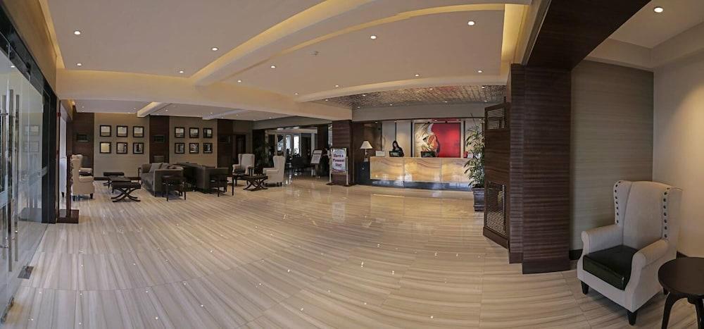 Subic Bay Travelers Hotel & Event Center - Lobby