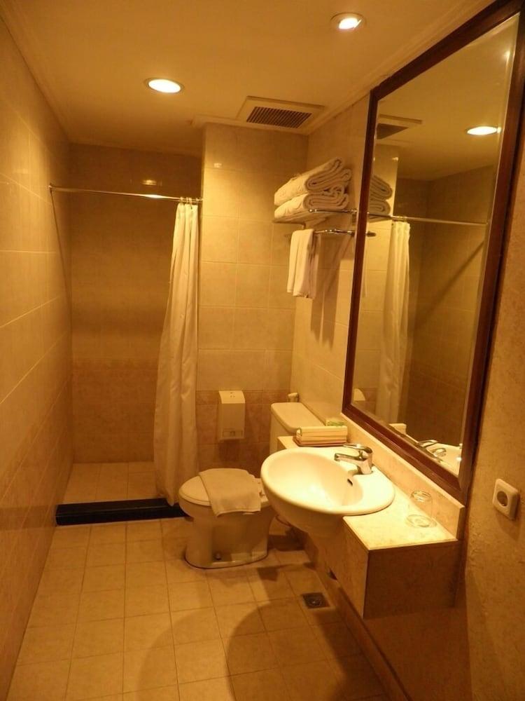 غراند أوركيد هوتل سولو - Bathroom
