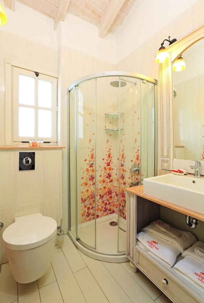 1850 Hotel Alacati - Bathroom