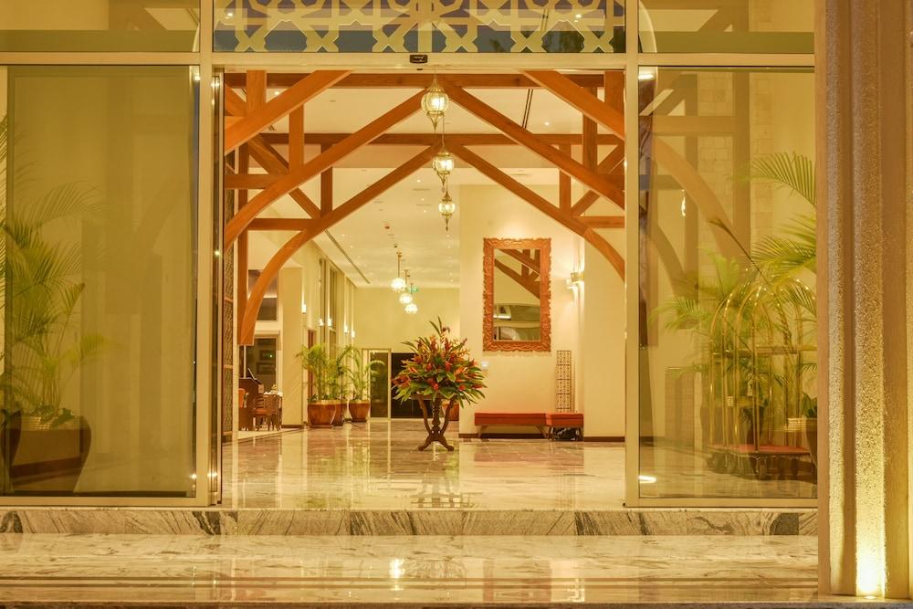 Golden Tulip Zanzibar Airport - Interior Entrance