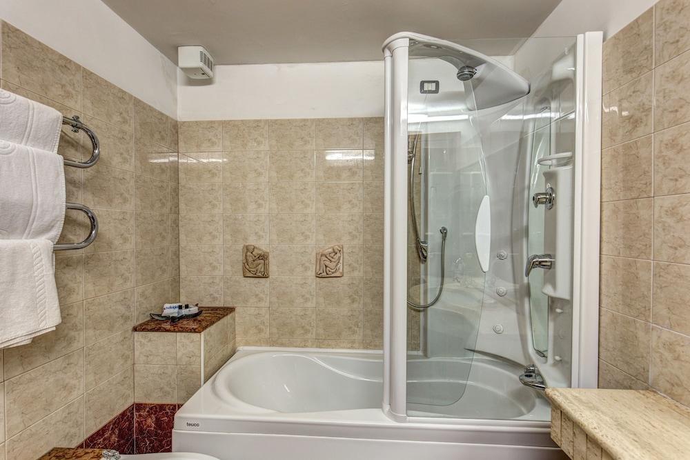 Hotel Giuliana - Bathroom