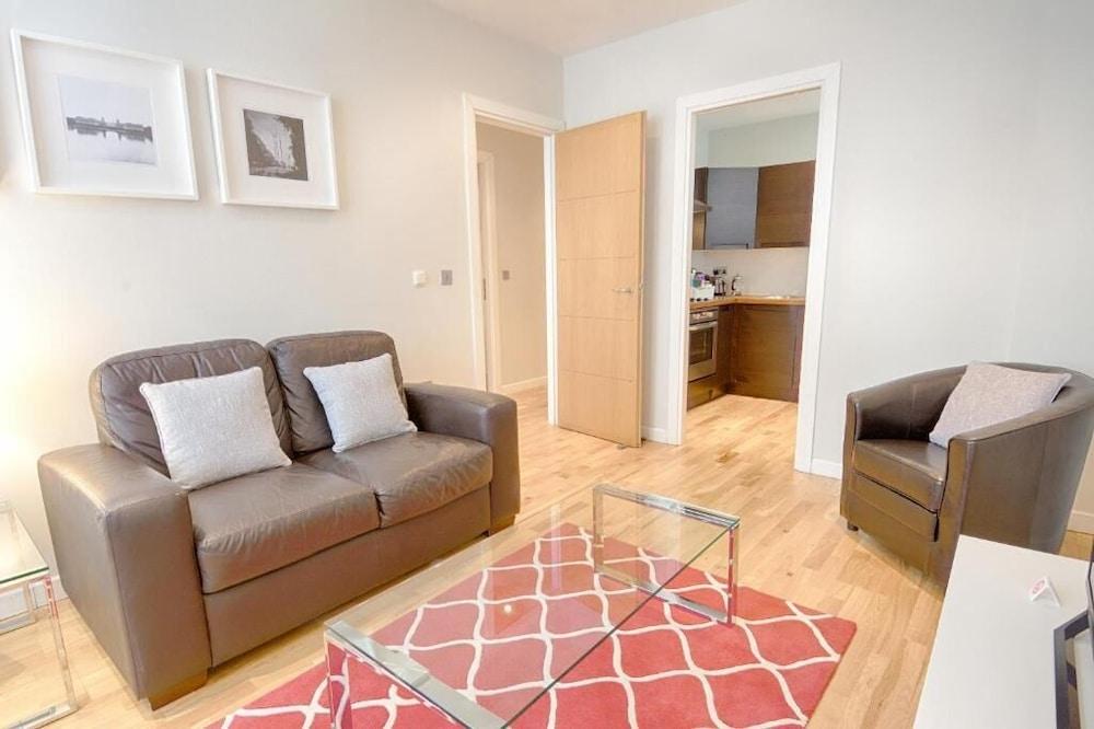 Roomspace Apartments -Watling Street - Living Room