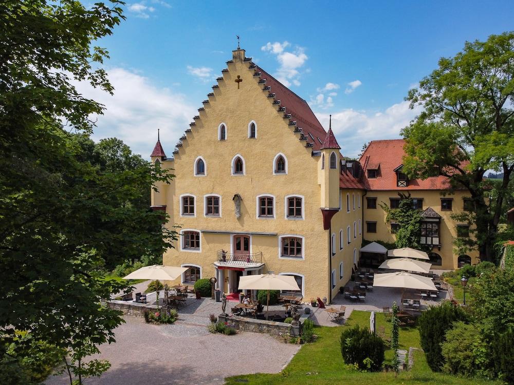 Schloss zu Hopferau - Featured Image
