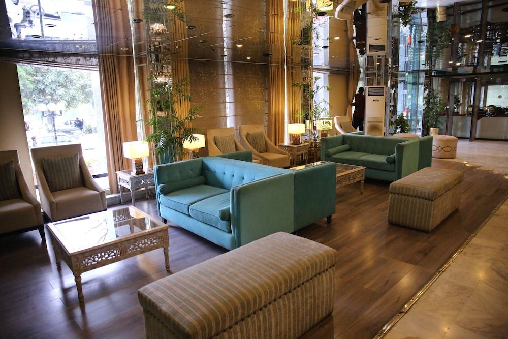 Hotel de Papae Intl - Lobby Lounge