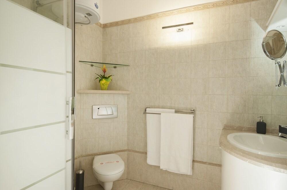 At Home Heart of Milan - Manzoni - Bathroom