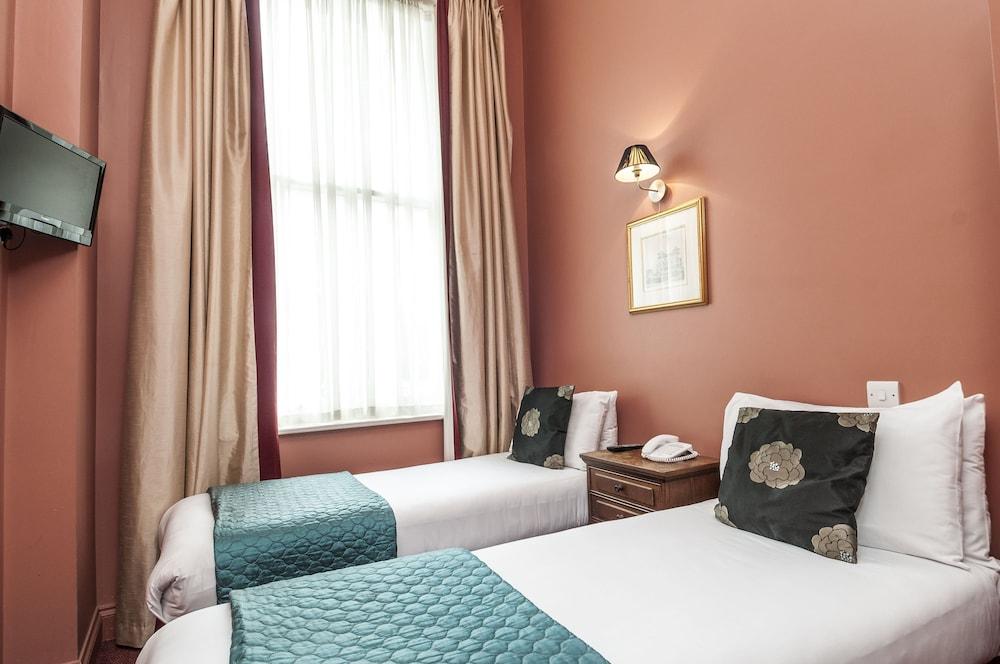 Coronation Hotel - Room