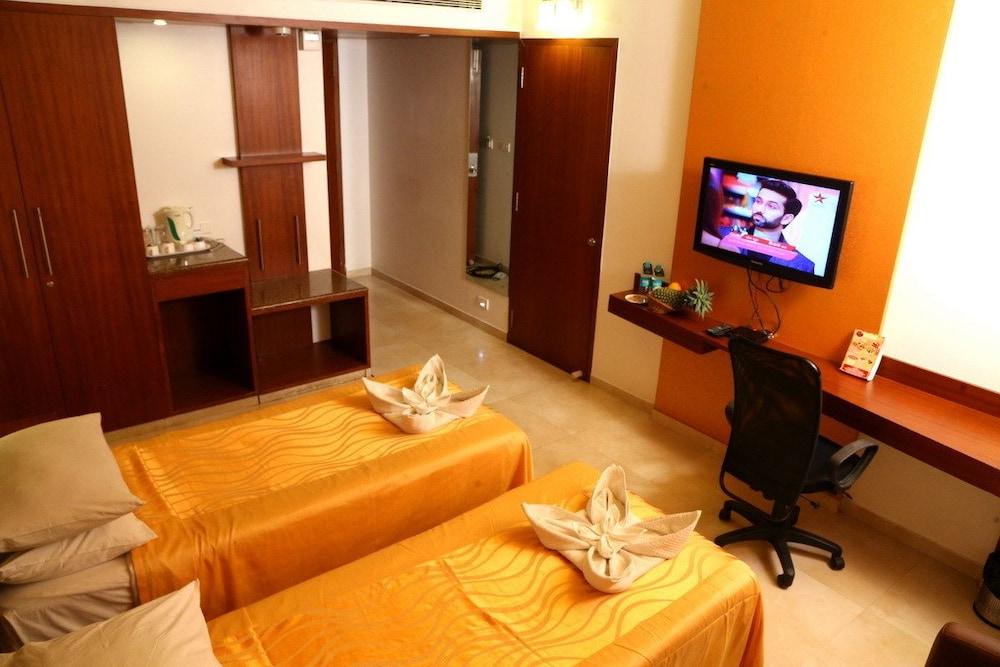 Srinivas Saffron Hotel - Room
