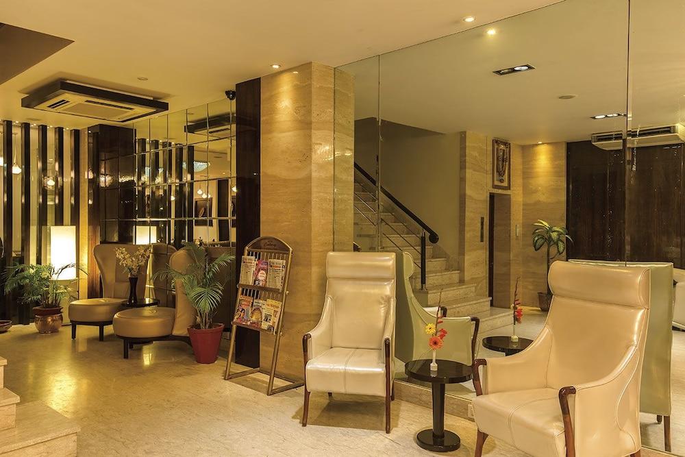Regenta Inn Embassy - Lobby Sitting Area