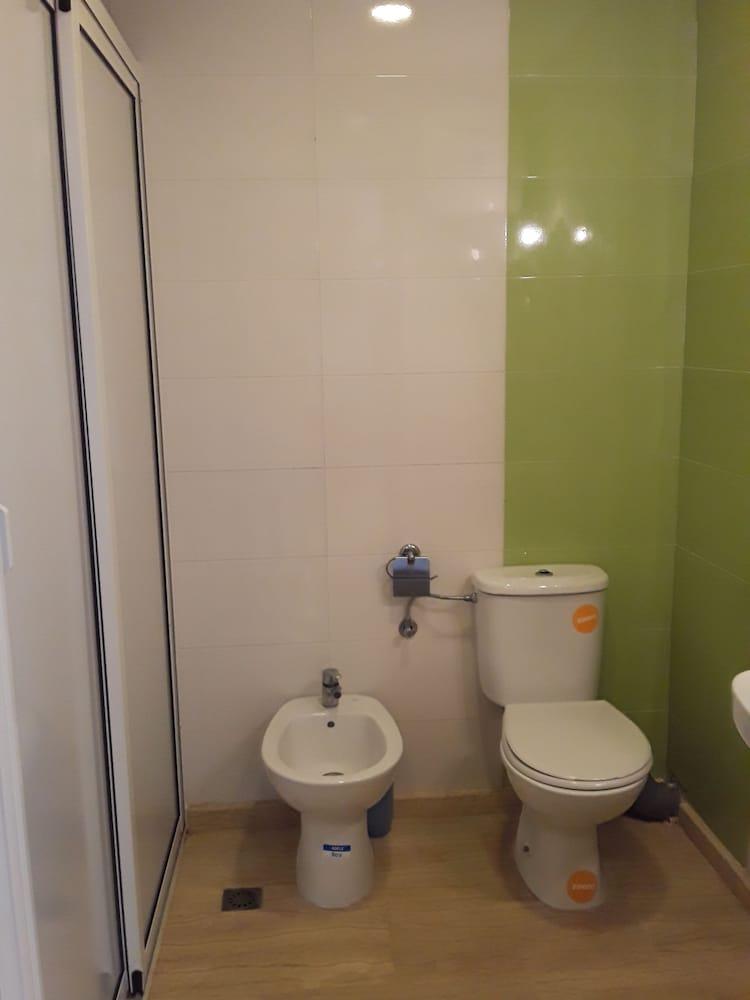 شقة في ريزيدونس مير بيتش مطلة على حمام السباحة - Bathroom