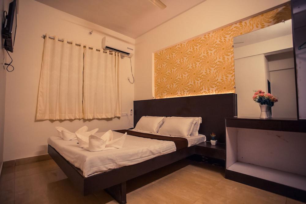 Hotel Mahalaxmi - Room