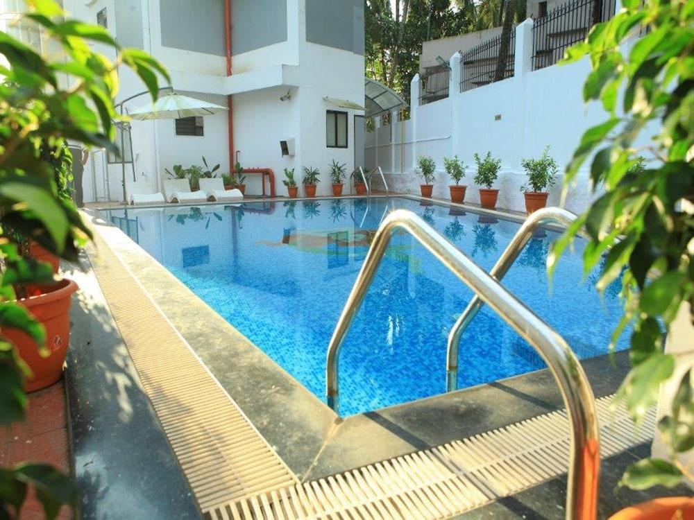 OYO 2501 Kailas Holiday Inn Kovalam - Outdoor Pool