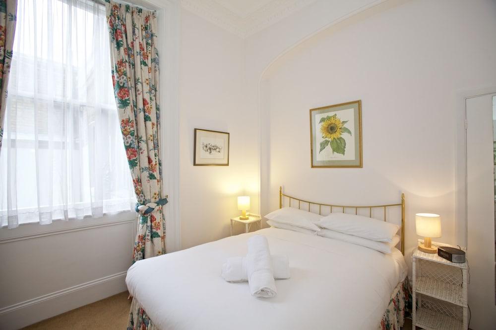 A Place Like Home - Two Bedroom Apartment in Knightsbridge - Room
