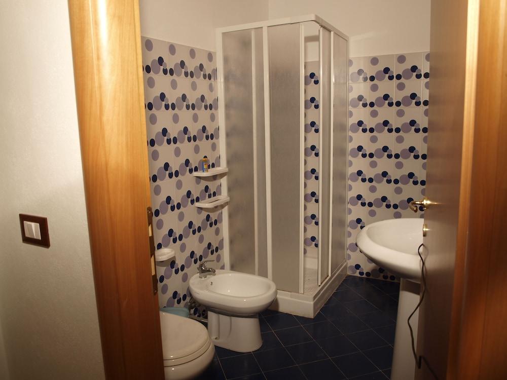 Villa Helios - Bathroom