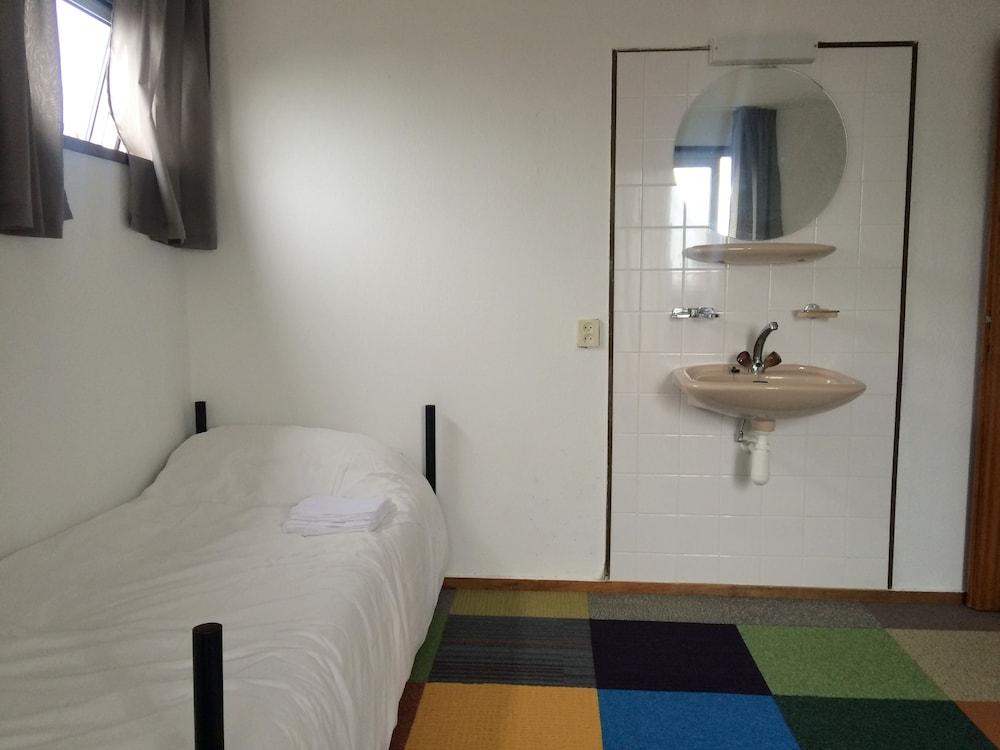 The Budget Hotel - Room