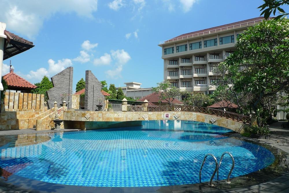 Lombok Raya Hotel - Pool