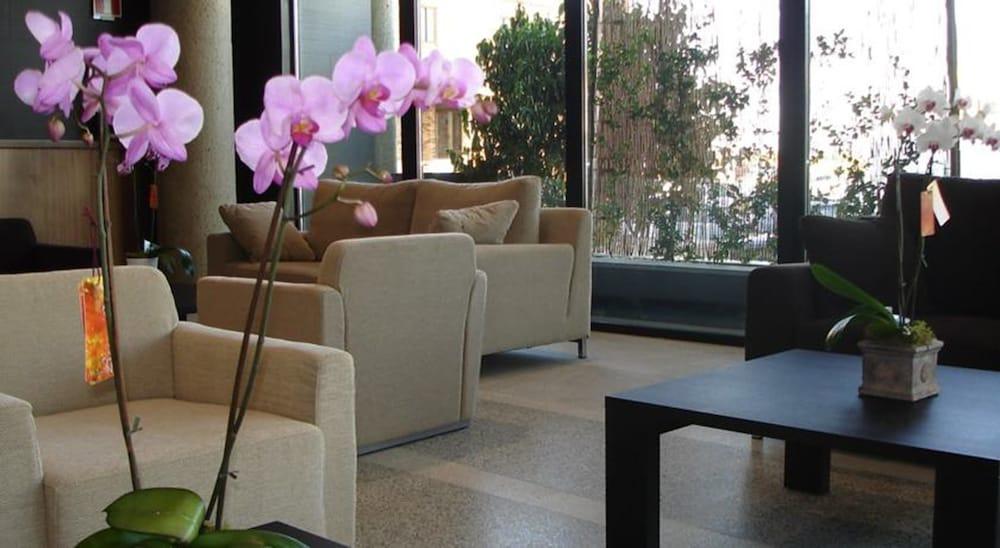 Hotel & Spa Real Ciudad de Zaragoza - Lobby Sitting Area