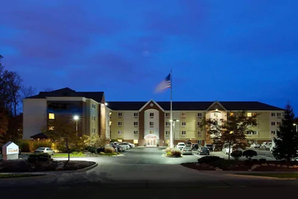 Sonesta Simply Suites Cleveland North Olmsted Airport - Featured Image