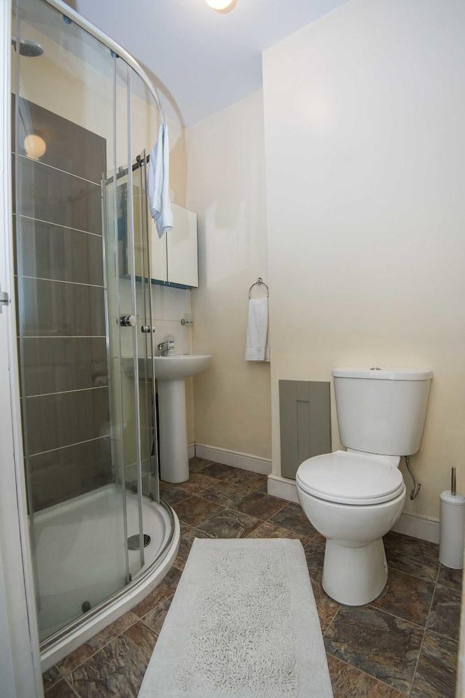 Bradford Apartments Flat 96 - Bathroom