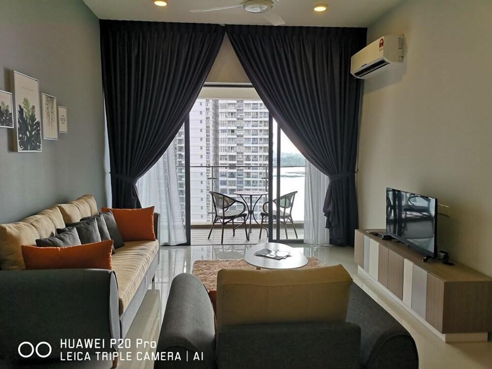 Favoured Seaview Suite - Featured Image