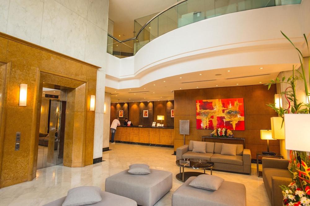 City Garden Hotel Makati - Lobby