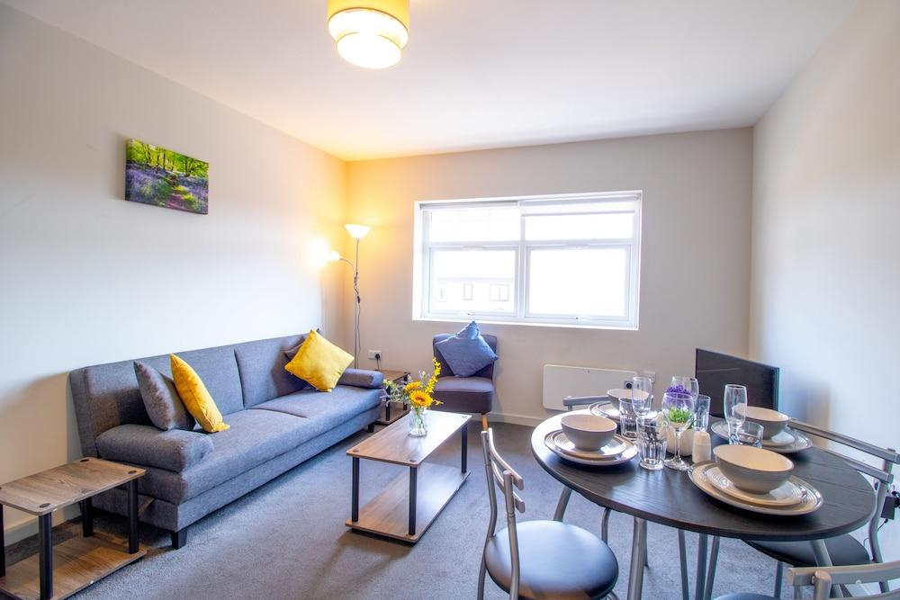 Impeccable 1-bed Apartment in Sunderland - Living Room