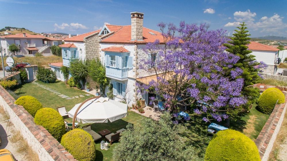 Deniz Kabugu Hotel - Featured Image