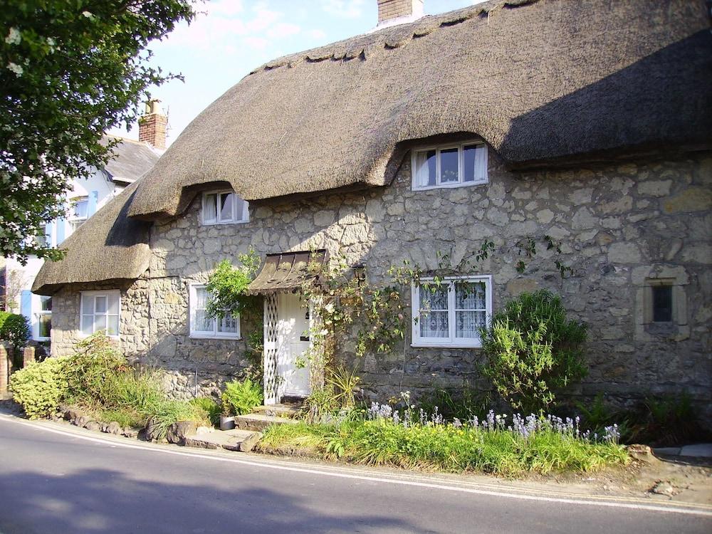 Ye Olde Cottage - Featured Image