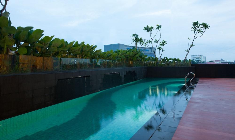 Hotel Santika Radial Palembang - Pool