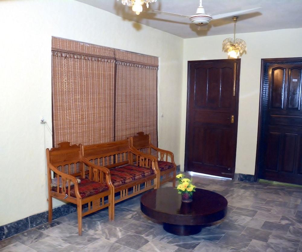 Ahmed Cottage - Lobby Sitting Area