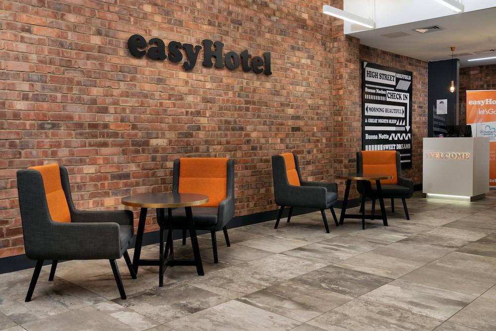 easyHotel Sheffield - Lobby Sitting Area