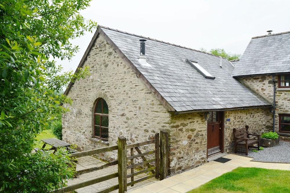 Delightful pet-friendly spacious barn conversion in Exmoor National Park - Featured Image