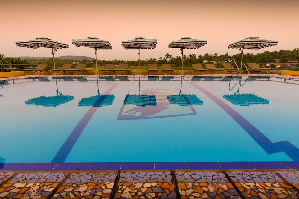 Oliva Resort - Outdoor Pool