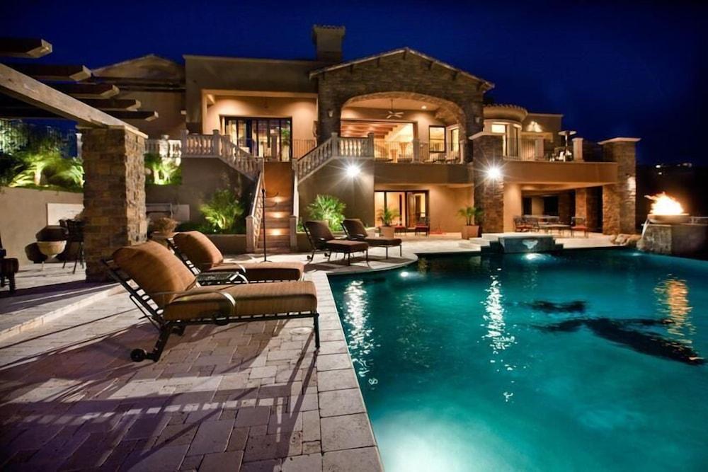 Bella Estate By Signature Vacation Rentals - Outdoor Pool