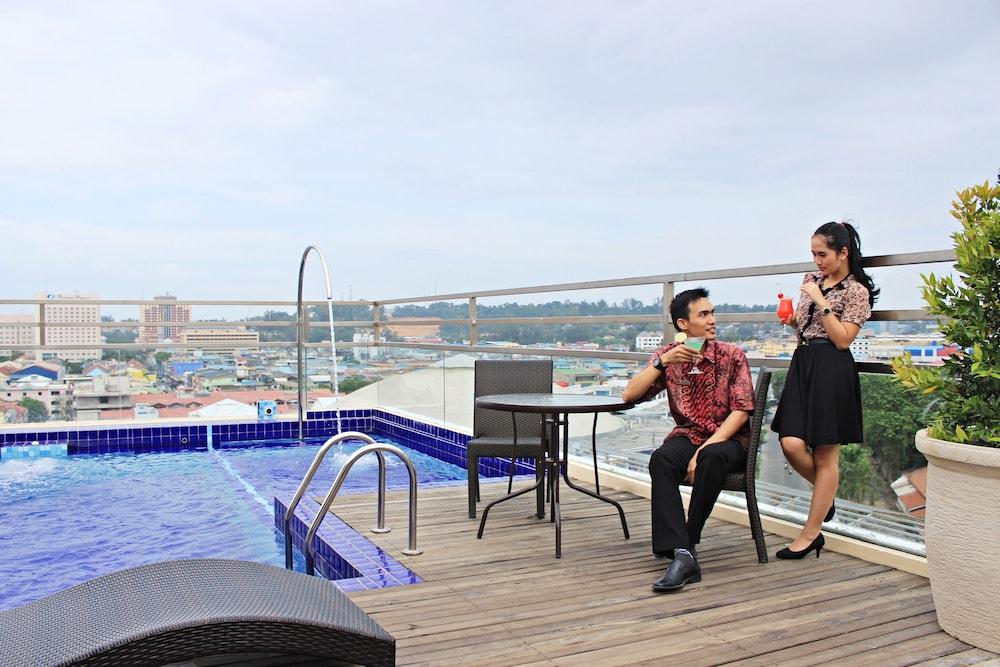 Biz Hotel Batam - Rooftop Pool