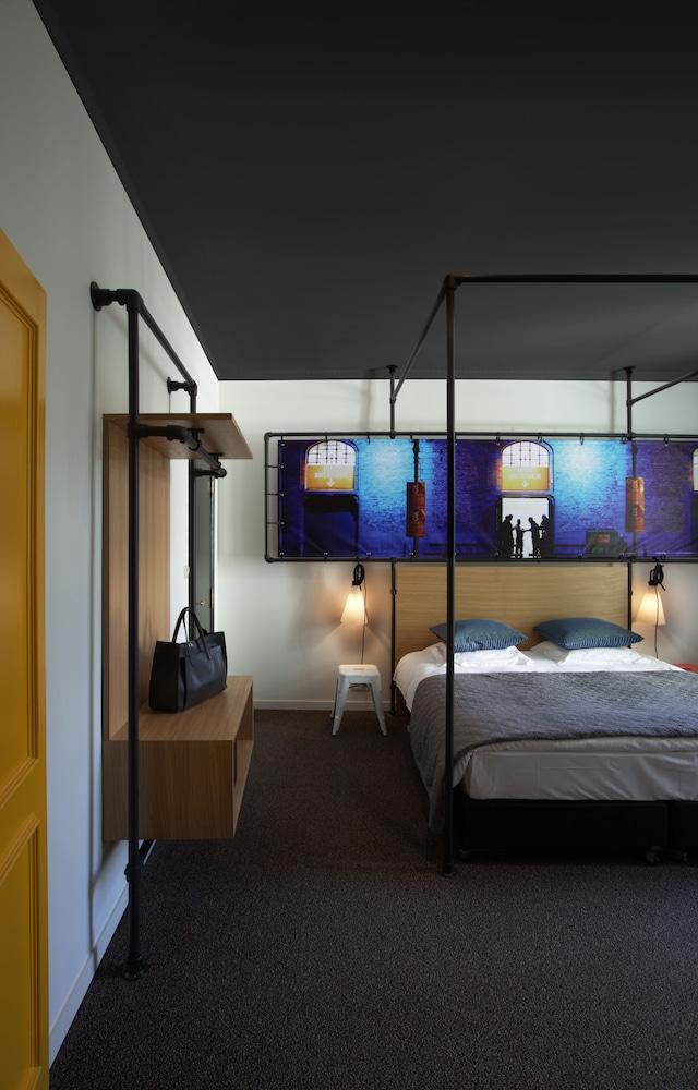 Zoom Hotel - Room