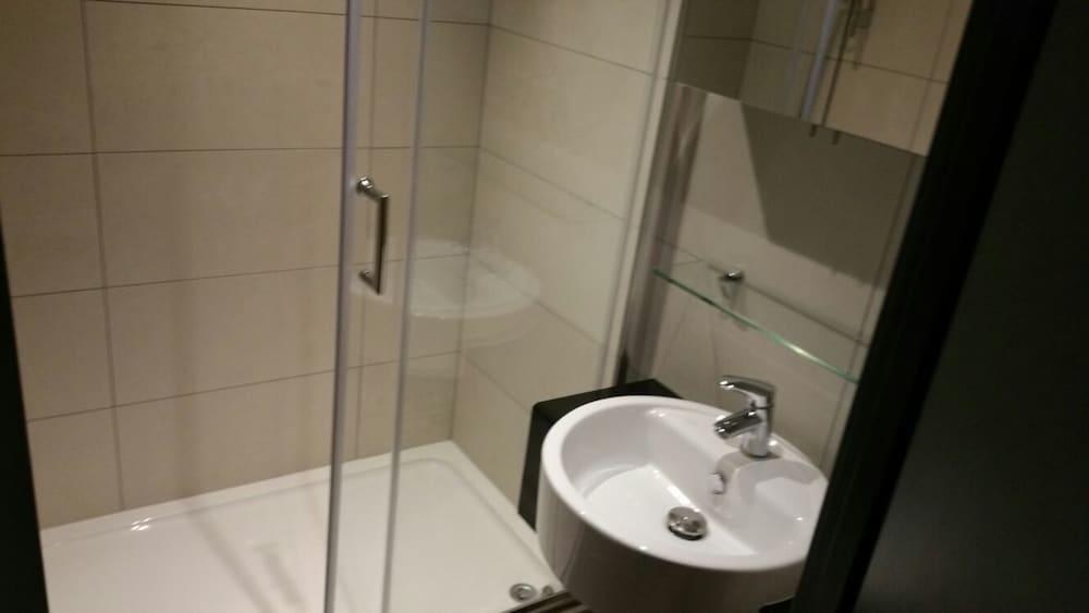 Citi Residence Serviced Apartments - Bathroom