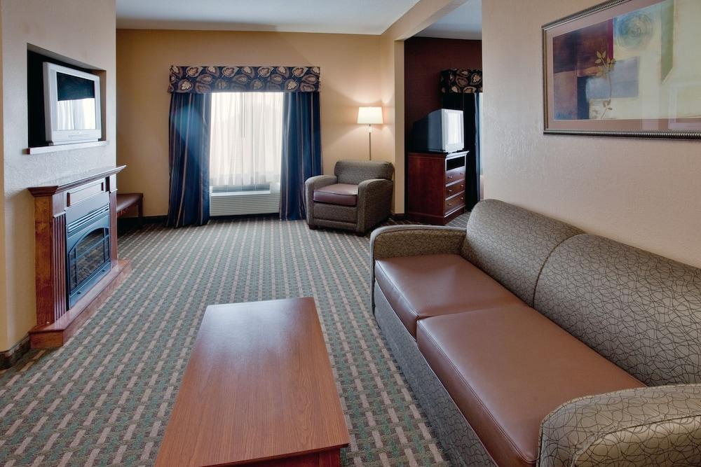 Holiday Inn Express Hotel & Suites Suffolk, an IHG Hotel - Room