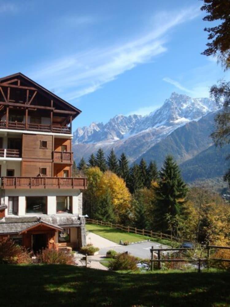 Chalet Hotel Les Campanules - Featured Image