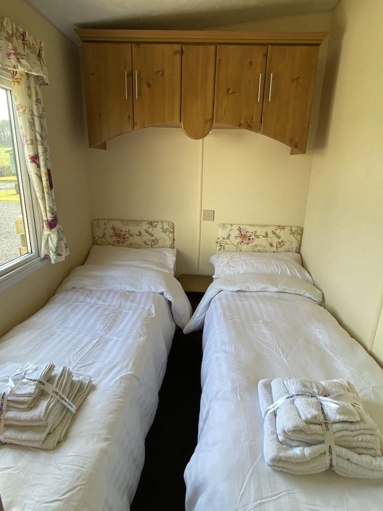 Charming two Bedroom Static Caravan in Whithorn - Room