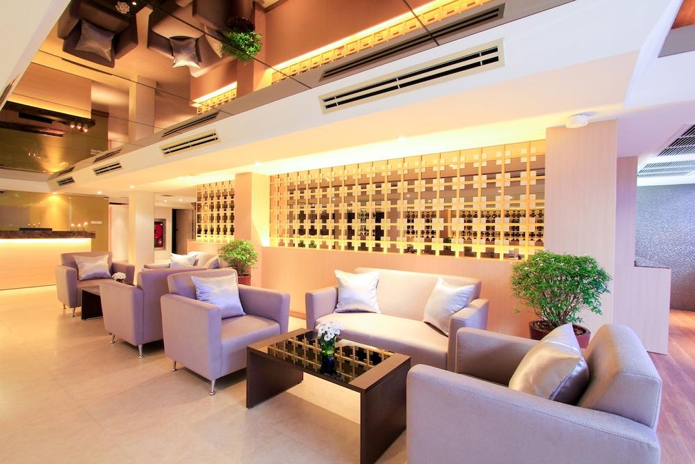 Petals Inn - Lobby Lounge
