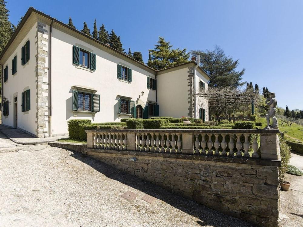 Villa Camilla - Featured Image