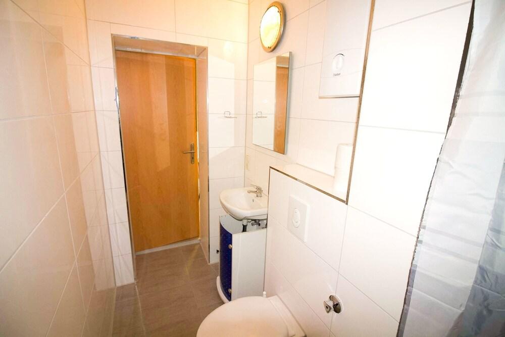 Tripcologne Apartments Bergisch Gladbach since 2013 - Bathroom