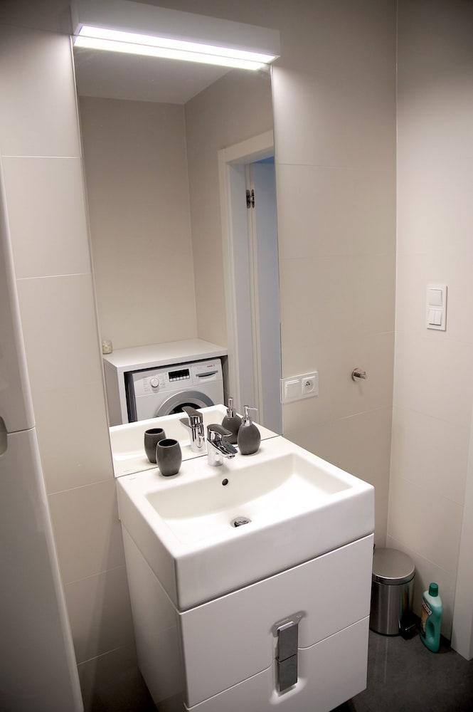 Apartamenty MTP - Bathroom Sink