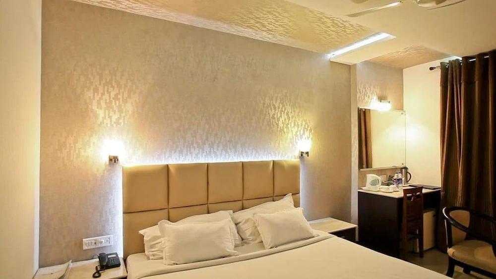 Hotel Pushpvilla - Room