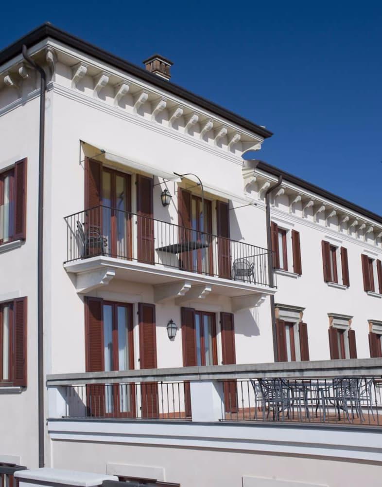 Residence Castello Belvedere - Exterior detail