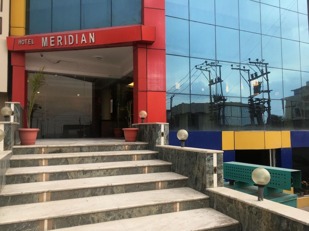 Hotel Meridian - Hotel Entrance