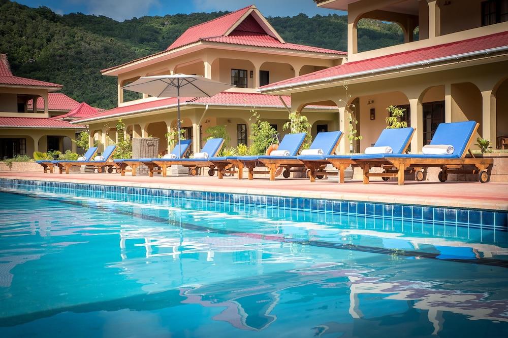Oasis Hotel Restaurant & Spa - Outdoor Pool