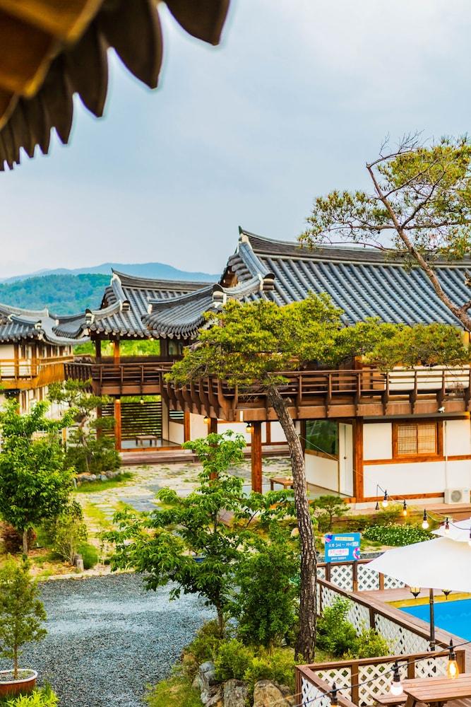 Gyeongju West Namsan Hanok Pension - Exterior