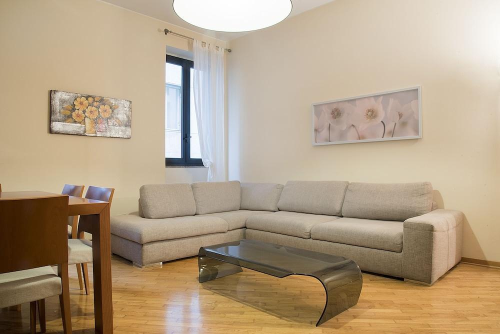 easyhomes - San Babila Corridoni - Living Room