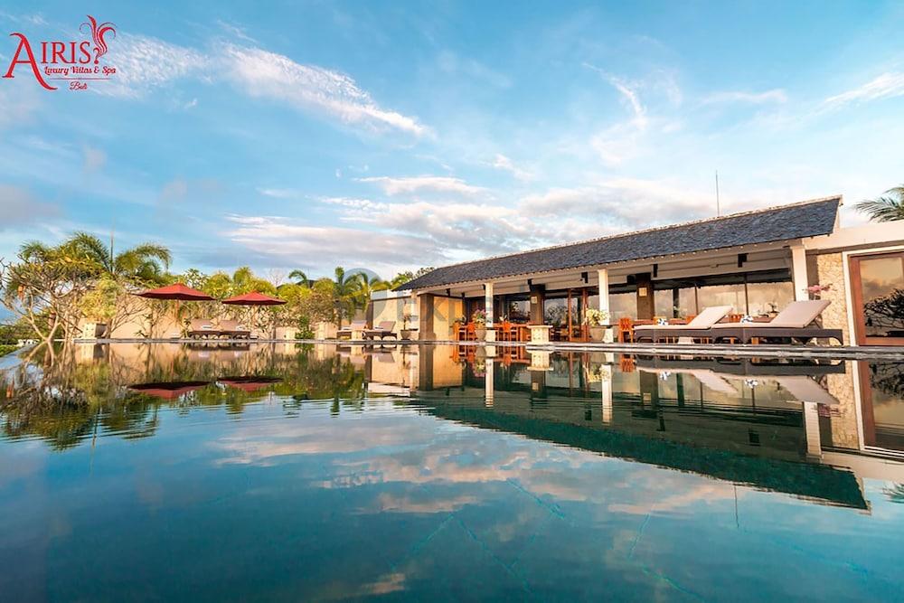 Airis Luxury Villas & Spa - Pool